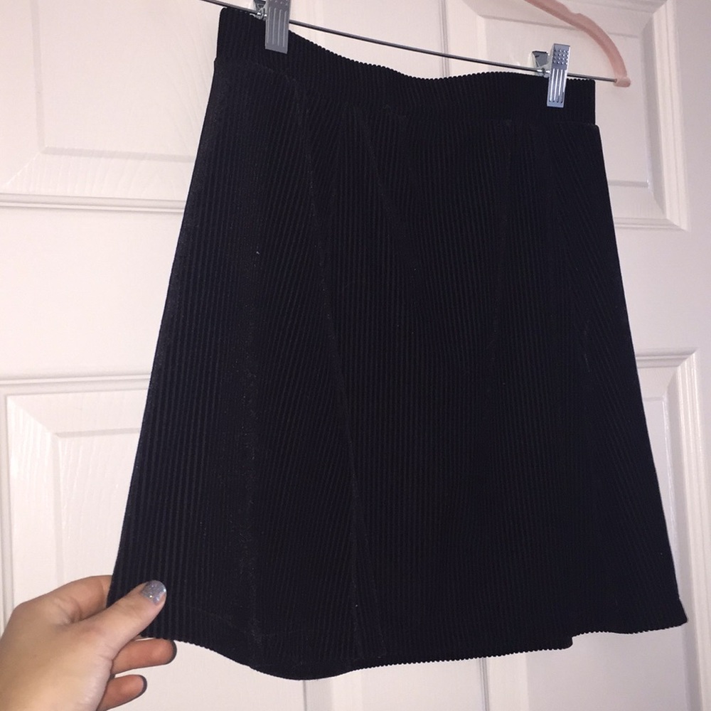 Black velvet Zara skirt - Picture 3 of 3